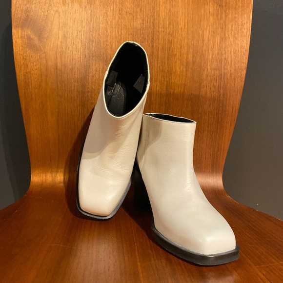 OAK Shoes - OAK NYC White Mod Bootie s. 7